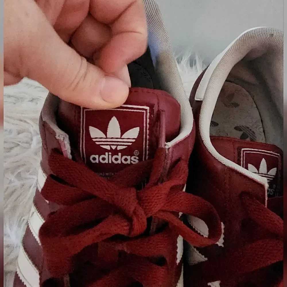 Adidas Samoa athletic shoes burgundy men's size 12